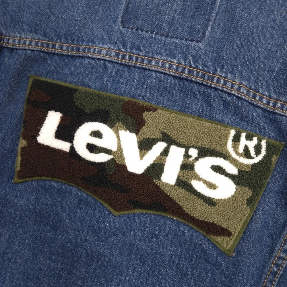 Levis‎ Trucker Jacket Mens L Blue Fort Mason Camo Patch Back Medium Wash Denim